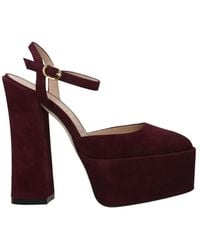 Stuart Weitzman - Rote Wildleder High Heel Sandale Mit Schnalle - Lyst