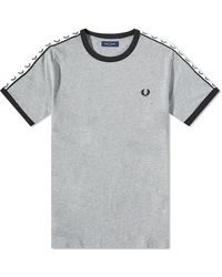 Fred Perry - Tops ,Grijs ,Katoen Taped Ringer T-Shirt Met Laurel Crown Mouwdetail - Lyst
