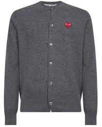 COMME DES GARÇONS PLAY - Truien & Vesten ,Grijs ,Wol Grijze Wollen Trui Met Rood Hart - Lyst