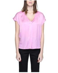 Rinascimento - Rosa Bluse Mit V-Ausschnitt Und Kurzen Ärmeln - Lyst