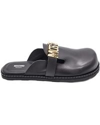 Moschino - Schoenen ,Zwart ,Leer Zwarte Mules Schoenen Met Zwarte Lettering - Lyst