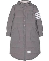Thom Browne - Jassen ,Grijs ,Side-Stripe-Detail Gewatteerde Jas - Lyst
