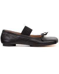 MM6 by Maison Margiela - Zwarte Leren Platte Schoenen Met Strik - Lyst
