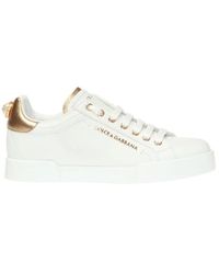 Dolce & Gabbana - Zapatillas blancas de cuero con aplicaciones de logotipo en oro y blanco - Lyst