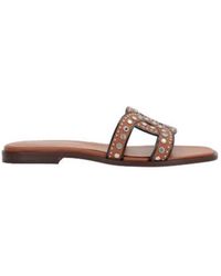 Tod's - Leder-slide-sandalen mit silbernen nieten - Lyst