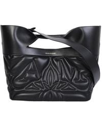 Alexander McQueen - Gepolsterte schwarze lederhandtasche mit gesticktem logo - Lyst