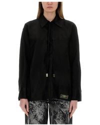 Ganni - Overhemden ,Zwart ,Satijn Fluid Satijn Jacquard Shirt Met Strikband En Raglanmouwen - Lyst