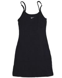 Nike - Geripptes kleid - sportbekleidung essentials - Lyst