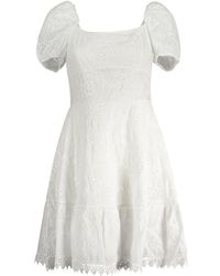Guess - Kurzes weißes kleid mit bootsausschnitt - Lyst