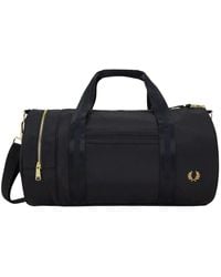 【マストハブ】FRED PERRY Coated Polyester Wash バッグ Coated Polyester Wash Bag - Night Green / Ecru | Accessories