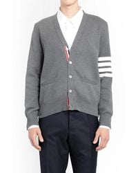 Thom Browne - Truien & Vesten ,Grijs ,Katoen Grijze V-Hals Katoenen Cardigan Met 4-Bar Steek - Lyst