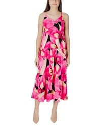 ONLY - Blumiges V-Ausschnitt Midi Kleid - Lyst
