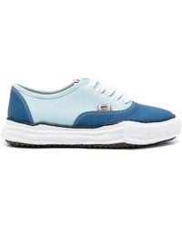 Maison Mihara Yasuhiro - Blau/weiße canvas-sneaker mit logo-detail - Lyst