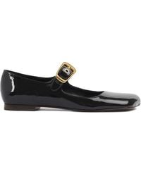 Chloé - Schwarze flache schuhe mit übergroßer goldener schnalle - Lyst