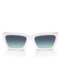 Tiffany & Co. - Occhiali da sole cat-eye rettangolari con frontale bianco sfaccettato e lenti blu sfumate - Lyst