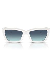 Tiffany & Co. - Rechteckige cat-eye sonnenbrille mit facettiertem weißem front und blauen verlaufsgläsern - Lyst