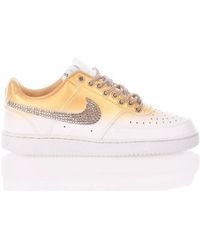 Nike - Handgefertigte weiße goldene Sneakers für Frauen - Lyst
