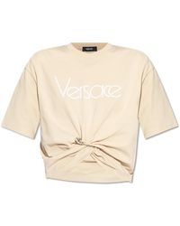 Versace - T-shirt mit dekorativer sicherheitsnadel - Lyst