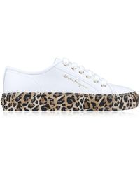 Ferragamo - Leder-sneaker mit gold-details - Lyst