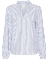 Kaffe - Blau-weiß gestreiftes hemd mit rüschen-details - Lyst