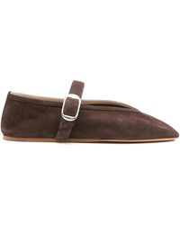 Le Monde Beryl - Braune Flache Schuhe Mit V-Förmiger Schnalle - Lyst