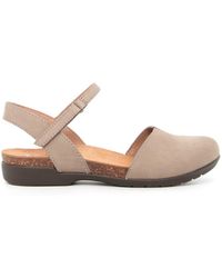 Dansko - Zehenbedeckte Flache Sandale - Lyst