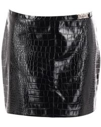 Versace - Minifalda negra de cuero con efecto de cocodrilo y hebilla medusa - Lyst