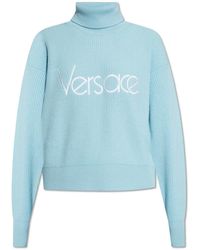 Versace - Suéter de cuello alto de lana con logotipo - Lyst