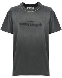 Maison Margiela - T-shirt e polo grigie con logo ricamato - Lyst