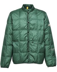 Moncler - Jassen ,Groen ,Groene Gewatteerde Jas Met Geborduurde Details - Lyst
