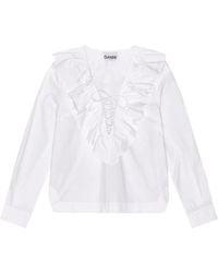 Ganni - Camicia bianca in cotone organico con colletto a balze - Lyst