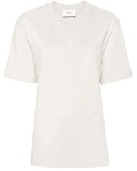 Ami Paris - T-shirts,weißes t-shirt aus bio-baumwolle mit geprägtem logo - Lyst