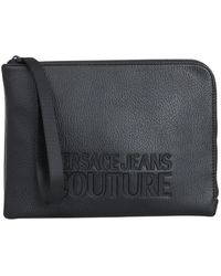 Versace - Schwarze clutch mit tonalem logo-plättchen - Lyst