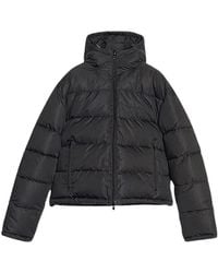 Balenciaga - Jassen ,Zwart ,Polyester Gewatteerde Donsjas Met Opvouwbare Capuchon - Lyst