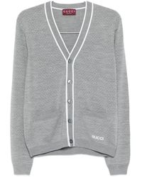 Gucci - Truien & Vesten ,Grijs ,Wol V-Hals Wollen Trui Met Logoborduursel - Lyst