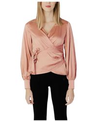 Guess - Rosa bluse mit v-ausschnitt für frauen - Lyst