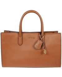 Michael Kors - Schwarze gehämmerte ledertasche mit anhänger - Lyst