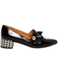 Chie Mihara - Schoenen ,Zwart ,Leer Zwarte Lakleren Loafer Met Franjes En Hak - Lyst