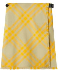 Burberry - Check-Pattern Frayed Skirt, Brand Size 6 (Us - Lyst