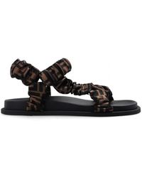 Fendi - Braune und schwarze drapierte sandalen mit monogrammmuster - Lyst