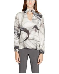 Rinascimento - Overhemden ,Grijs ,Elegante Viscose Blouse - Lyst