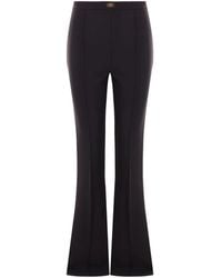 Elisabetta Franchi - Zwarte Crêpe Bell-Bottom Broek Met Logo Plaque - Lyst