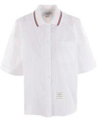 Thom Browne - Camicia bianca in popeline di cotone con colletto polo e dettaglio a righe - Lyst