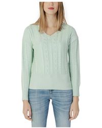 Guess - Prendas de punto verdes con cuello en v para mujeres - Lyst