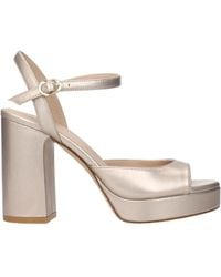 Stuart Weitzman - Leder Plateau Sandalen Metallic Effekt - Lyst