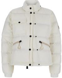 Moncler - Weiße Daunenjacke Mit Logo-Patch - Lyst