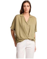 Kocca - Overhemden ,Groen ,Leer Blouse Met Korte Mouwen En Relaxte Pasvorm - Lyst