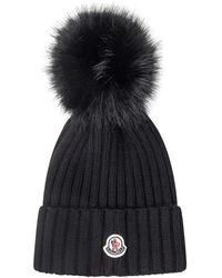 Moncler - Accessoires ,Zwart ,Wol Zwarte Geribbelde Wollen Muts Met Bont Pom-Pom - Lyst