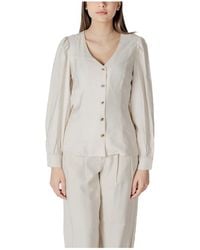 Vila - V-Ausschnitt Bluse Mit Knopfleiste - Lyst