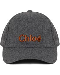 Chloé - Cappello grigio con logo ricamato - Lyst